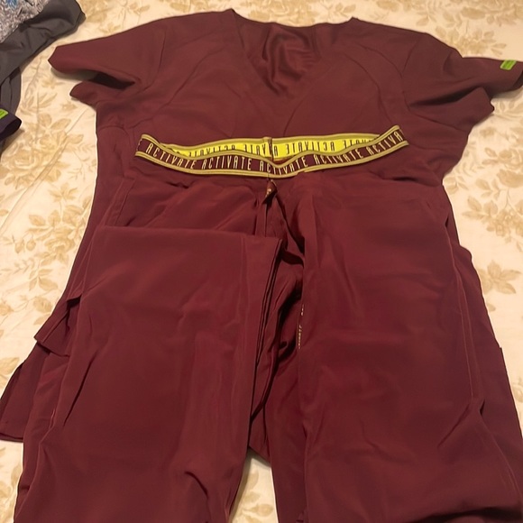 Scrubs. Small/Xsmall - Picture 7 of 10